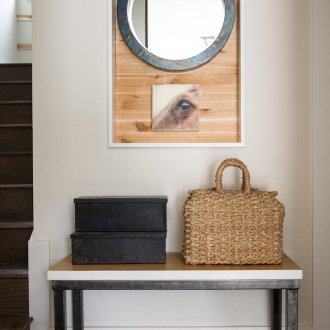 Στρογγυλό καθρέφτη στο διάδρομο