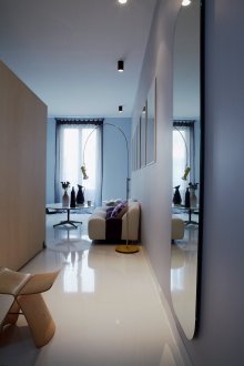 Καθρέφτης τοίχου στο διάδρομο