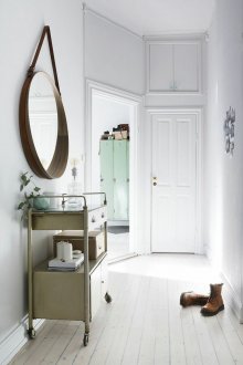 Κρεμαστό καθρέφτη στο διάδρομο