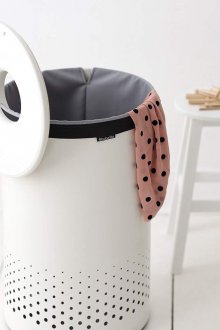 Λευκό καλάθι πλυντηρίου