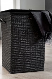Μαύρο καλάθι πλυντηρίου