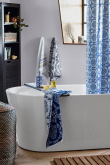 Καλάθι πλυντηρίου στο μπάνιο