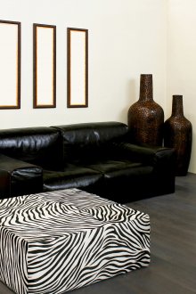 Ασυνήθιστα μεγάλα αγγεία δαπέδου με ξύλινη διακόσμηση