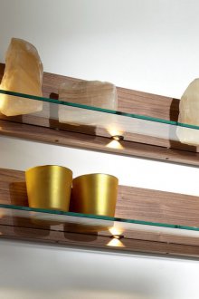 Στενά ράφια από γυαλί