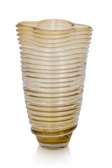 Όμορφο ημιδιαφανές βάζο από γυάλινο πάτωμα