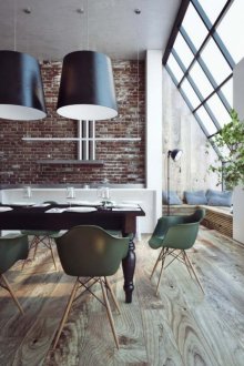 Ταπετσαρία κάτω από ένα τούβλο σε μια ποδιά κουζίνας