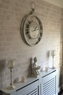 Ταπετσαρία κάτω από ένα τούβλο με το στυλ της Προβηγκίας