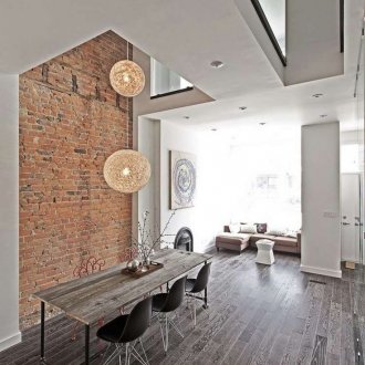 Ταπετσαρία κάτω από το τούβλο στην τραπεζαρία