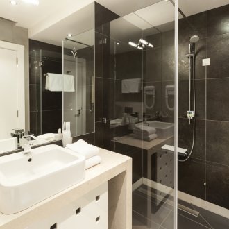 Μπάνιο 9 τ.μ. m με κεραμίδι από πορσελάνη