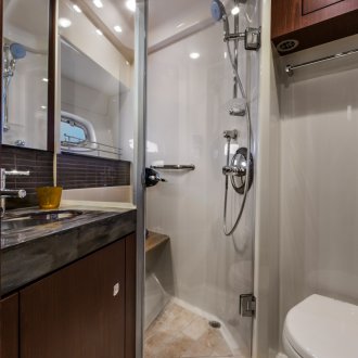 Μπάνιο 9 τ.μ. m με γωνιακό ντους