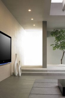 Λευκά βάζα στο πάτωμα σε ένα μινιμαλιστικό εσωτερικό