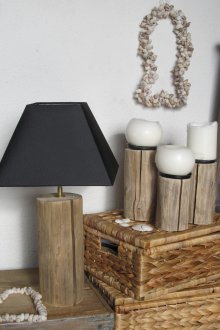 Ξύλινη κομοδίνα