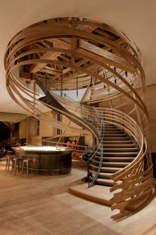 Αρχικό κιγκλίδωμα για τις σκάλες