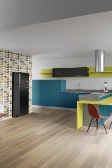 Το ψυγείο είναι χτισμένο στον τοίχο της κουζίνας