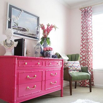 Ροζ συρταρι στο εσωτερικο