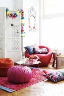 Ροζ δερμάτινα έπιπλα στο εσωτερικό