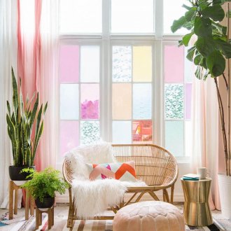 Ροζ παράθυρα στο εσωτερικό