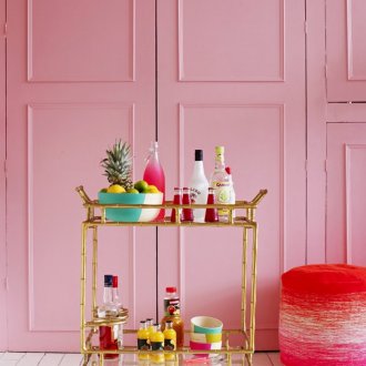 Ροζ πάνελ στο εσωτερικό