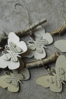 Πεταλούδες για διακόσμηση εφημερίδων