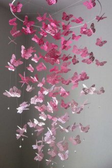 Γιρλάντα των πεταλούδων στο ντεκόρ του εσωτερικού