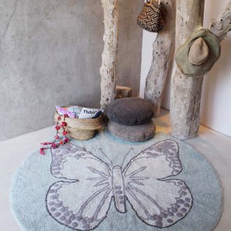 Πεταλούδα στο χαλί στο εσωτερικό
