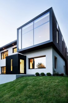 Ασπρόμαυρη κατοικία υψηλής τεχνολογίας