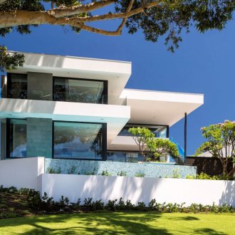 Υψηλής τεχνολογίας διώροφο σπίτι