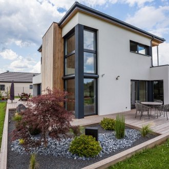 Υψηλής τεχνολογίας σπίτι με κήπο