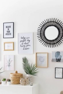 Φωτογραφίες με επιγραφές στο εσωτερικό