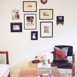 Φωτογραφίες στον τοίχο στο εσωτερικό