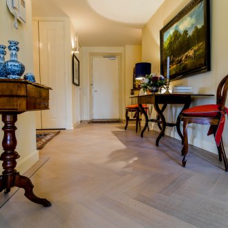 Σκαλισμένα έπιπλα wenge