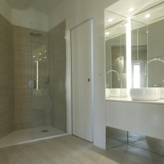 Ένα ντους χωρίς δίσκο ντους σε μια θέση