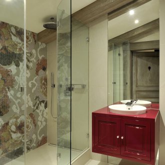 Γυάλινα χωρίσματα για ντους χωρίς παλέτα