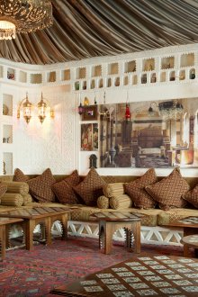 Όμορφα κορδόνια ντουλάπας στο εσωτερικό σε ανατολίτικο στυλ