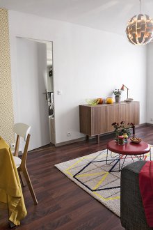 Κίτρινη ταπετσαρία για το σαλόνι