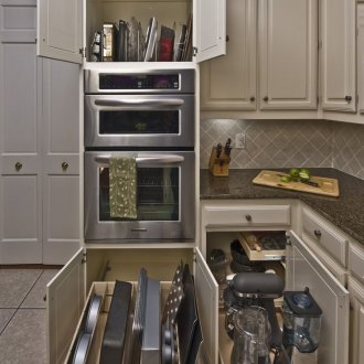 Συμπαγής αποθήκευση στην κουζίνα