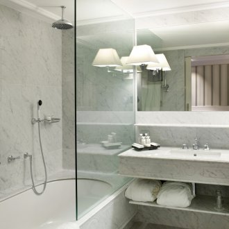 Μαρμάρινο μπάνιο 7 τετραγωνικών μέτρων. m