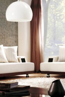 Ανοιχτό χαλί κρέμας στο εσωτερικό