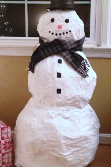 Papier mache χιονάνθρωπος