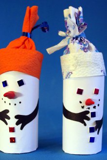 Χιονάνθρωπος από χαρτί με καπέλο