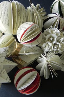 Χριστουγεννιάτικα δέντρα από χαρτί