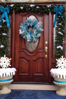 Μπλε διακόσμηση πόρτας για το νέο έτος