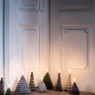 Διακόσμηση μιας πόρτας με κεριά