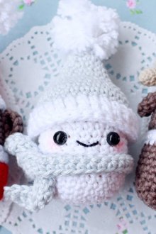 Πλεκτά ειδώλια ως δώρο για το νέο έτος.