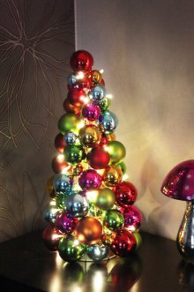 Χριστουγεννιάτικο δέντρο από μπάλες