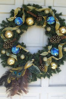 Χριστουγεννιάτικο στεφάνι με παγώνι