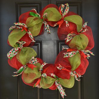 Χριστουγεννιάτικο στεφάνι κόκκινο-πράσινο