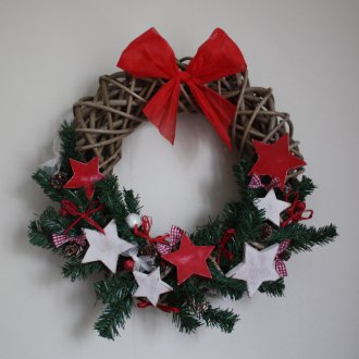 Χριστουγεννιάτικο στεφάνι με αστέρια