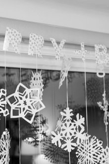 Γιρλάντα από χαρτί νιφάδες χιονιού