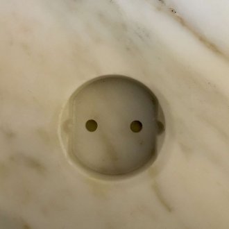 Μαρμάρινη ηλεκτρική πρίζα